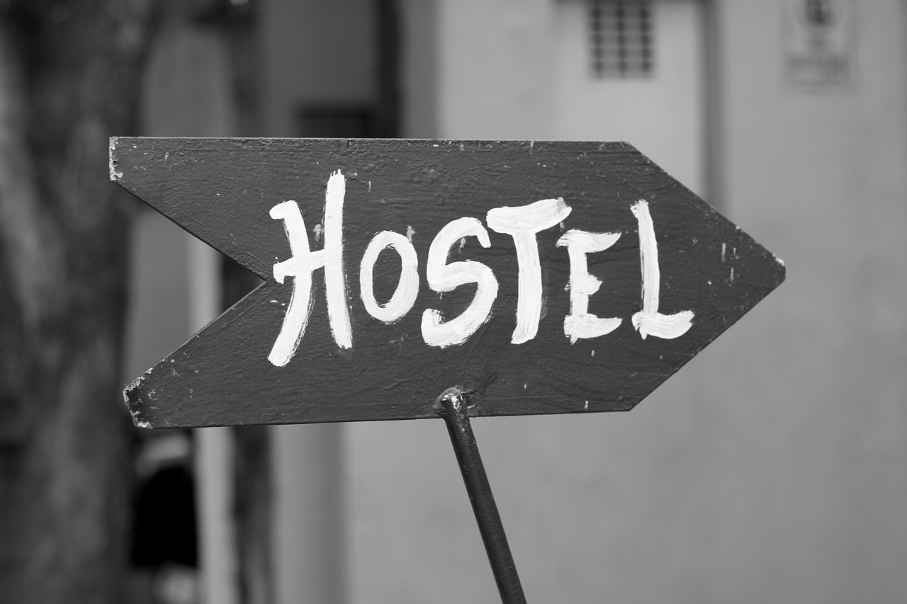 Czym różni się hotel od hostelu?