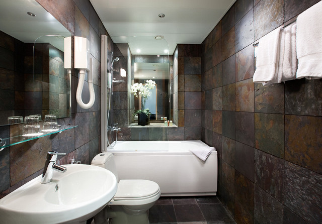 Jak zachować higienę i wysoki standard w łazience hotelowej?